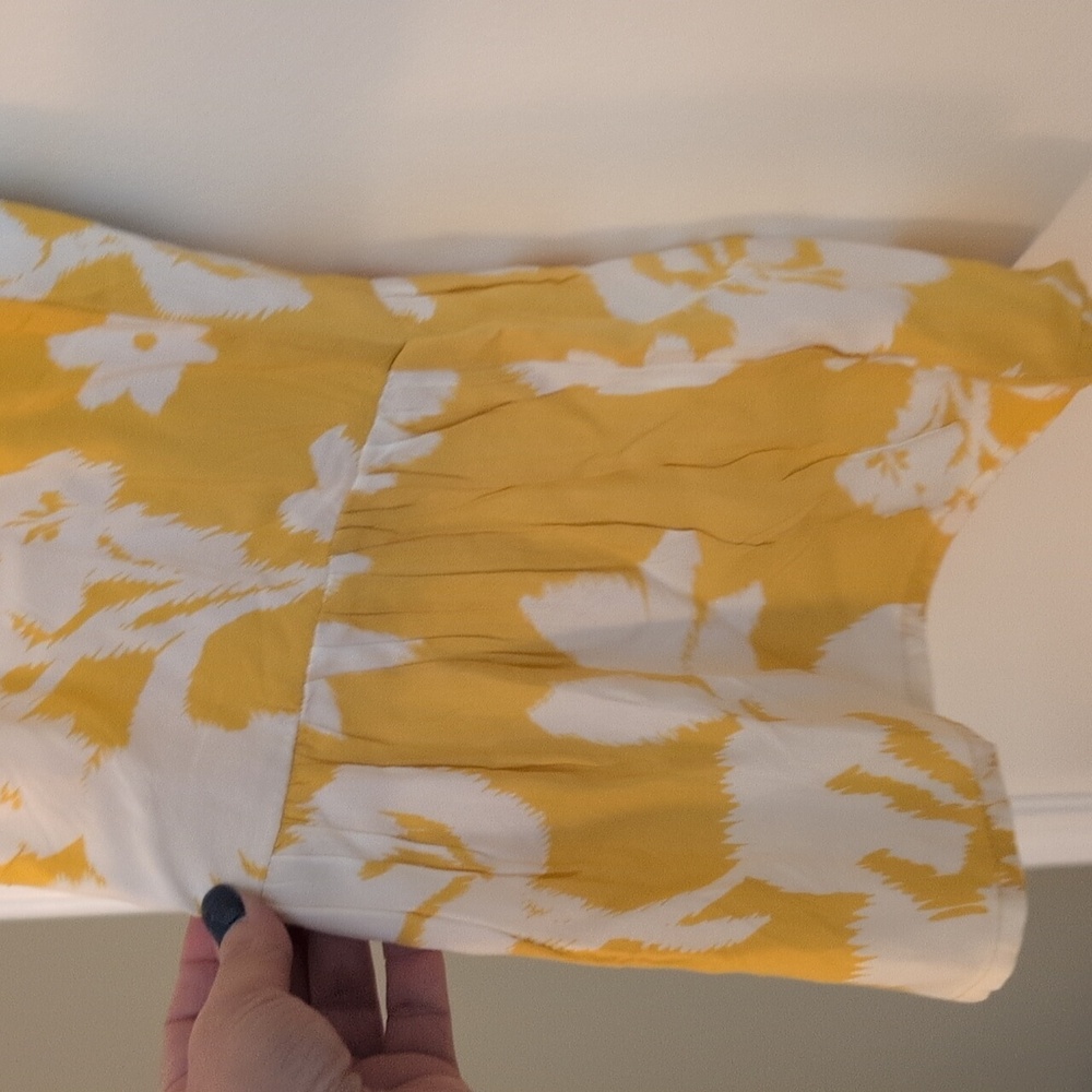Yellow and White Floral Sundress with Tie Straps - Picture 6 of 15